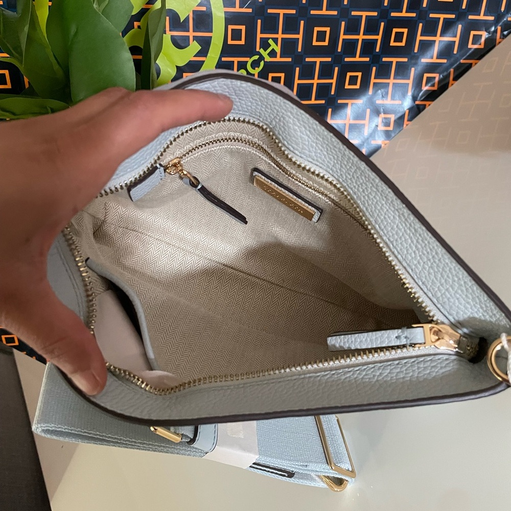 New✨authentic blake swingpack crossbody - Picture 5 of 13